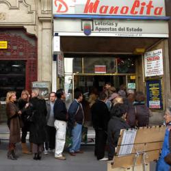 Los técnicos de Hacienda alertan del fraude de vender lotería premiada