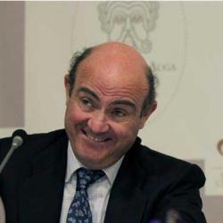 El ministro español de Economía, Luis De Guindos, y su homólogo alemán Wolfgang Schäuble en un encuentro a finales de abril de 2012.