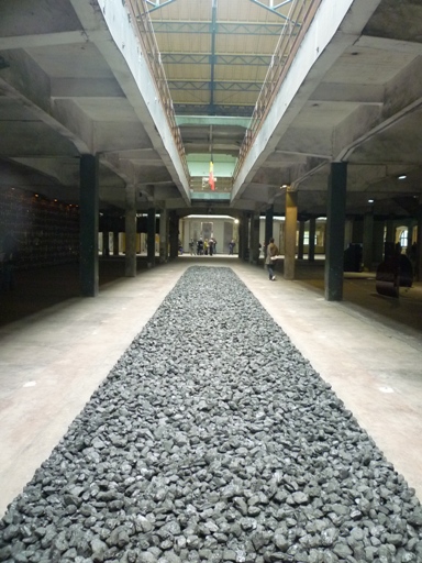 Manifesta: el carbón como reliquia