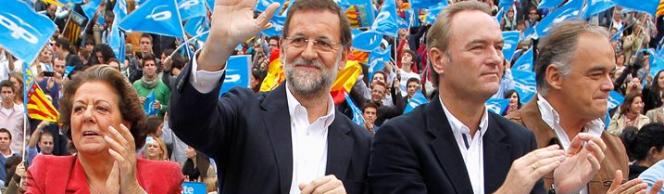 El presidente del Gobierno, Mariano Rajoy, junto a la alcaldesa de Valencia, Rita Barberá, y el presidente de la Comunidad Valenciana, Alberto Fabra