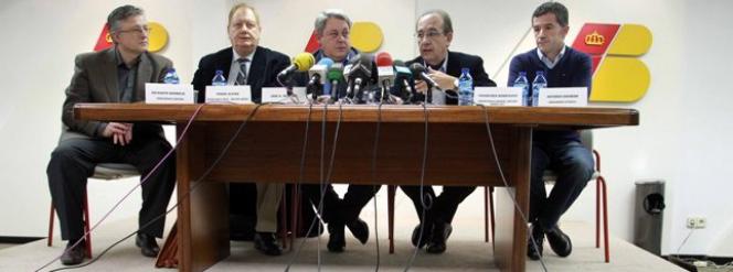 Representantes sindicales de Iberia anuncian los seis días de huelga en la aerolínea.