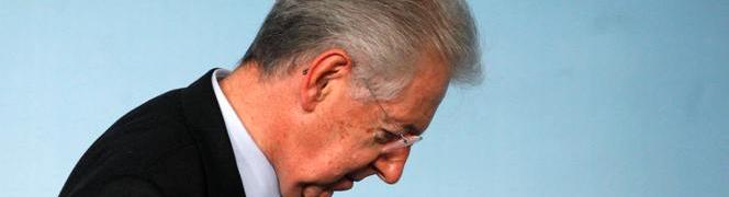 Mario Monti tras una rueda de prensa el 6 de diciembre