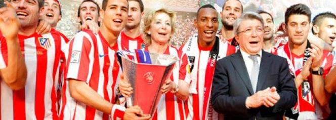 La entonces presidenta de la Comunidad, Esperanza Aguirre, recibe a la plantilla, cuerpo técnico y directiva del Atlético de Madrid tras ganar la Europa League de fútbol 20112012 en mayo de 2012