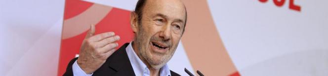 El secretario general del PSOE, Alfredo Pérez Rubalcaba, durante la rueda de prensa que ofreció en la Casa de América el 2 de febrero de 2013.
