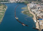 FCC empieza a descontaminar el Ebro FCC empieza a descontaminar el Ebro