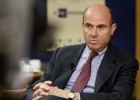 Guindos acelera un plan para intentar devolver las ayudas de la banca Guindos acelera un plan para intentar devolver las ayudas de la banca