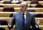 El juez insta a Guindos a aclarar si conoció los borradores del plan de Rato El juez insta a Guindos a aclarar si conoció los borradores del plan de Rato