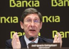 BFA-Bankia gana 213 millones
de euros tras el saneamiento de 2012 BFA-Bankia gana 213 millones
de euros tras el saneamiento de 2012