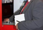 Fujitsu fabricará en Málaga cajeros que ‘leen’ las venas de la mano Fujitsu fabricará en Málaga cajeros que ‘leen’ las venas de la mano