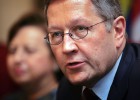 El jefe del fondo de rescate
de la UE pide que el FMI abandone la troika El jefe del fondo de rescate
de la UE pide que el FMI abandone la troika