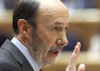 Rubalcaba: “Le pido que se marche, está haciendo daño a España” Rubalcaba: “Le pido que se marche, está haciendo daño a España”