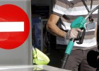 La CNE apunta a Repsol y Cepsa por bajar los precios artificialmente los lunes La CNE apunta a Repsol y Cepsa por bajar los precios artificialmente los lunes