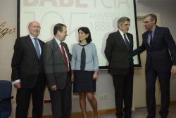 Celebración de los 125 años de Babé. De izquierda a derecha, Jaume Llopis, consejero externo; Abel Caballero, alcalde de Vigo; Cristina González-Babé, directora general; Javier González-Babé, presidente, y Francisco Conde López, consejero de Economía de la Xunta de Galicia.