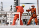 Un euro caro mitiga el impacto del crudo al alza Un euro caro mitiga el impacto del crudo al alza