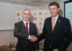 Vodafone y Orange prevén vender servicios con la nueva fibra en el cuarto trimestre Vodafone y Orange prevén vender servicios con la nueva fibra en el cuarto trimestre