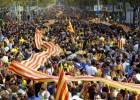 Una cadena humana atraviesa Cataluña para pedir la independencia Una cadena humana atraviesa Cataluña para pedir la independencia