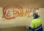 ETA, dispuesta a iniciar la entrega de sus armas antes de Navidad ETA, dispuesta a iniciar la entrega de sus armas antes de Navidad