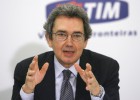 Telecom Italia sube un 5% en Bolsa por la posible salida de Bernabe Telecom Italia sube un 5% en Bolsa por la posible salida de Bernabe