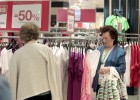 La rebaja de sueldos provoca una caída de la renta de los hogares del 0,8% La rebaja de sueldos provoca una caída de la renta de los hogares del 0,8%