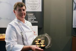 Pedro García de la Navarra presenta el pisto con huevo.