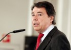 Pugna por la bajada fiscal: Guindos pide responsabilidad y Madrid dice que cumplirá Pugna por la bajada fiscal: Guindos pide responsabilidad y Madrid dice que cumplirá