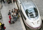 Renfe ha robado 438.000 pasajeros a Aena con su bajada de tarifas Renfe ha robado 438.000 pasajeros a Aena con su bajada de tarifas