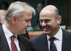 La CE pide a España más recortes en el presupuesto antes de aprobarlo La CE pide a España más recortes en el presupuesto antes de aprobarlo