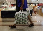 El Corte Inglés baja un 25% los precios en perfumería de alta gama El Corte Inglés baja un 25% los precios en perfumería de alta gama