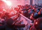 Líderes opositores de Ucrania piden calma ante una protesta que es ya revolucionaria Líderes opositores de Ucrania piden calma ante una protesta que es ya revolucionaria