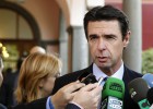El Gobierno subirá la luz en enero un mínimo del 2% para financiar el déficit de tarifa El Gobierno subirá la luz en enero un mínimo del 2% para financiar el déficit de tarifa