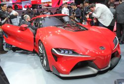 El motor se puede ver a través de una pieza transparente.