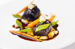 Rabo de torno estofado con vino.