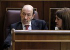 Rubalcaba acusa a Rajoy de lograr la “apoteosis” de la desigualdad Rubalcaba acusa a Rajoy de lograr la “apoteosis” de la desigualdad