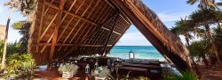 Tulum (Riviera Maya), una de las mejores playas de México y todo tipo de alojamientos al borde del mar, como cabañas exclusivas.