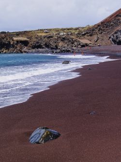Playa de arena roja de El Hierro.