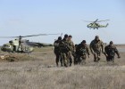 Ucrania autoriza a su ejército usar las armas en Crimea Ucrania autoriza a su ejército usar las armas en Crimea