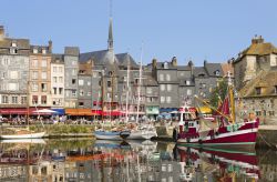 Honfleur, una de las cinco ciudades que recorrerá el crucero por la costa normanda.