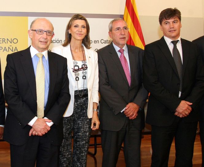 El ministro de Hacienda, Cristóbal Montoro;la delegada del Gobierno en Cataluña, María de los Llanos;el presidente de Pimec, Josep González, y el presidente de la Plataforma Multisectorial contra la Morosidad, Antoni Cañete.