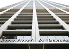 Standard & Poor's aleja a España del grado de riesgo tras elevar un escalón su nota Standard & Poor's aleja a España del grado de riesgo tras elevar un escalón su nota
