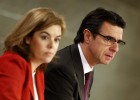 Sáenz de Santamaría paró el real decreto de renovables Sáenz de Santamaría paró el real decreto de renovables