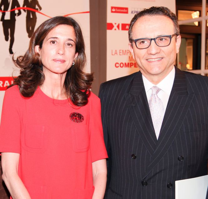Inés Juste, presidenta de Adefam, y Javier Moll, presidente del Instituto de la Empresa Familiar.