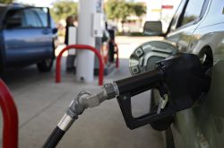 Únase a su vecino para comprar gasolina barata