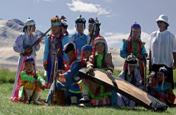 Un grupo de niños músicos en Mongolia.