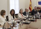 Las empresas que contraten 'ninis' recibirán 300 euros al mes durante seis meses Las empresas que contraten 'ninis' recibirán 300 euros al mes durante seis meses