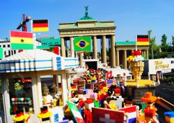 Réplicas de monumentos hechos con piezas de Lego en el parque Legoland de Baviera.