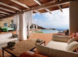 Las villas de Agios Lazaros son las más caras de la isla.
