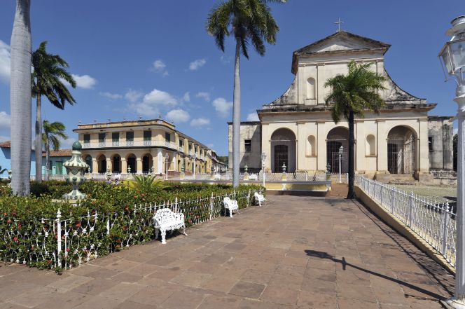 La Iglesia de la Santísima Trinidad, construida en el siglo XIX y situada en la Plaza Mayor de la ciudad, es uno de sus edificios emblemáticos.