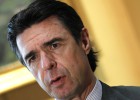 Soria desvincula el plan de E.ON de salir de España de la reforma eléctrica Soria desvincula el plan de E.ON de salir de España de la reforma eléctrica