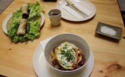 Huevos y rabo de toro al estilo japonés en Oribu Gastrobar.
