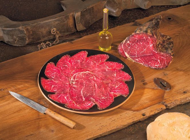Además de cecina, la casa fabrica jamón, chorizo maragato, productos para microondas y cremas de cecina de varios sabores, como chocolate o queso.